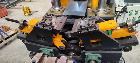 เครื่องเชื่อมเรบาร์ ERW ระบบควบคุม PLC ความแม่นยําของการเชื่อม ± 0.2mm